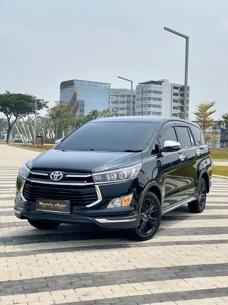 FIRST HAND INNOVA VENTURER 2.4 AT DIESEL 2020 Hitam
 (Attitude Black)