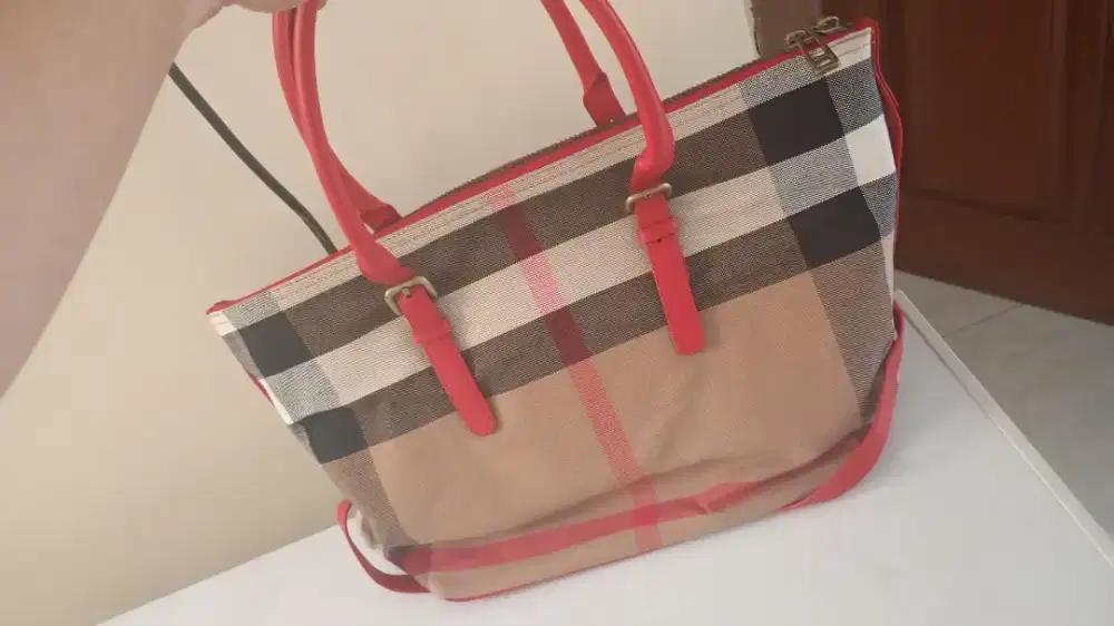 Tas wanita baru merk Burberry