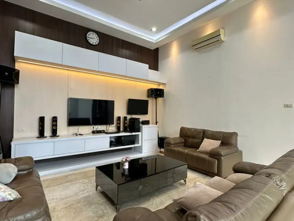 DIJUAL VILLA SUPER MEWAH 3 LANTAI FULL FURNISH DI CEMARA ASRI