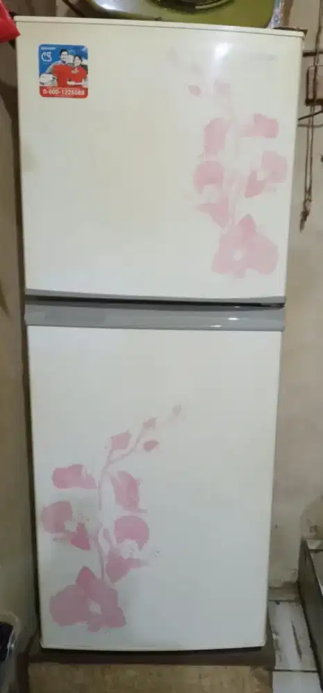 Kulkas Sharp 2 Pintu Motif Bunga - Dingin Normal Mulus Siap Pakai