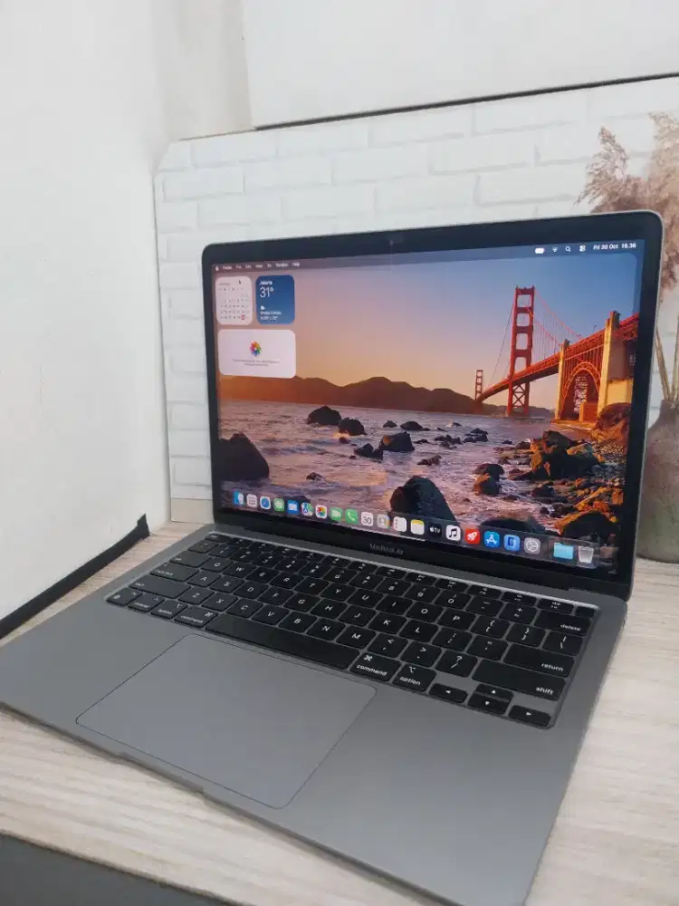 Macbook Air M1 intel core i5 thn 2020