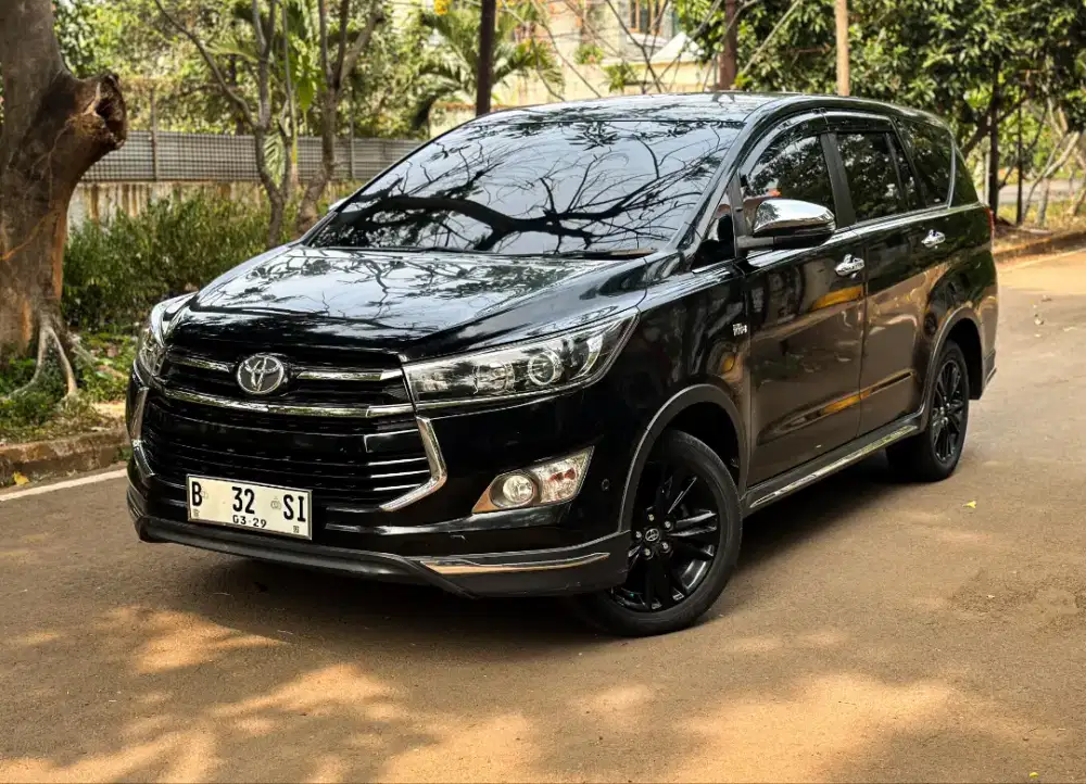 TOYOTA INNOVA VENTURER 2.0 AT HITAM 2018