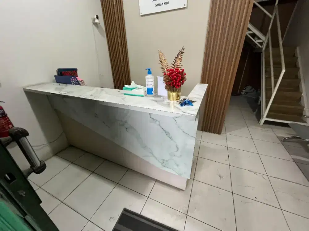 Dijual meja kasir ukuran 2 meter