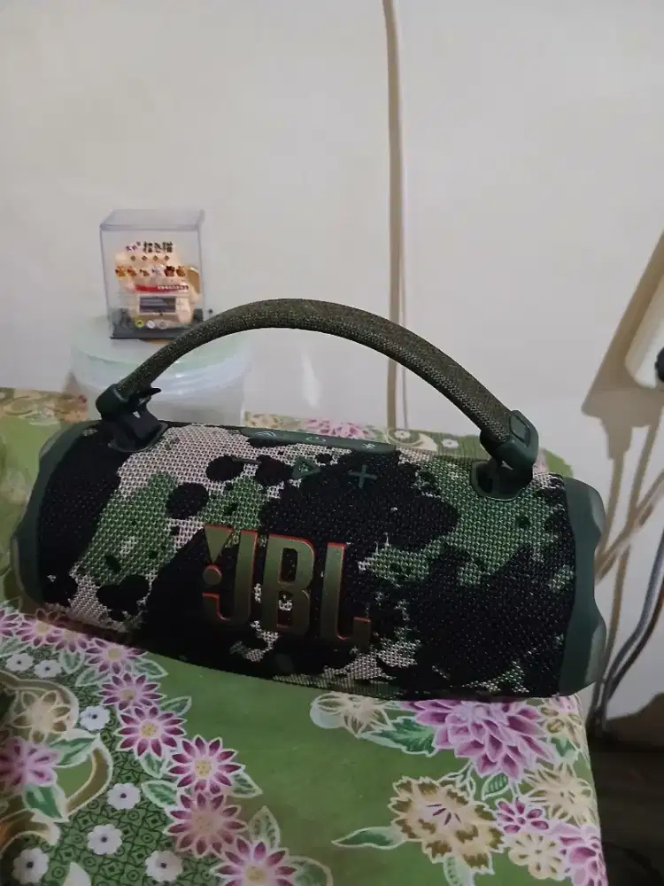 Di jual cepat spealer JBL charger 6 bluetooth