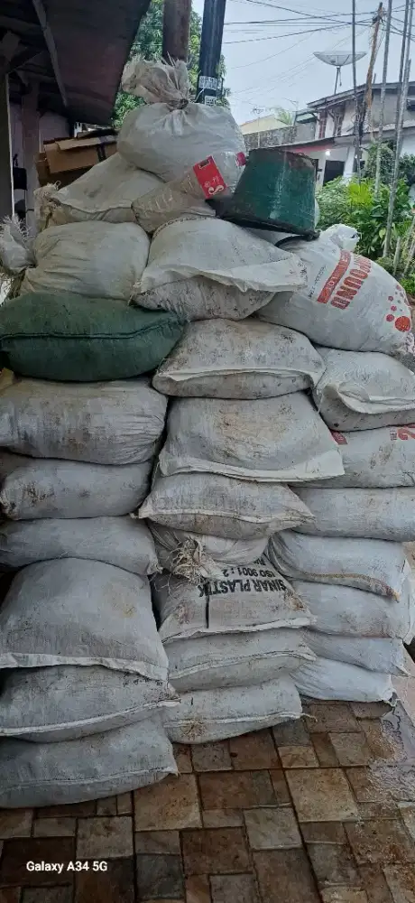 Tanah galian 250 karung
