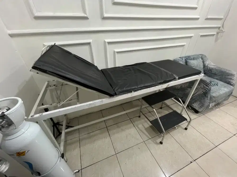 Dijual bed periksa pasien
