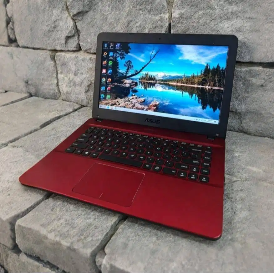 ASUS X441M MERAH – DESAIN ELEGAN, RAM BISA UPGRADE!