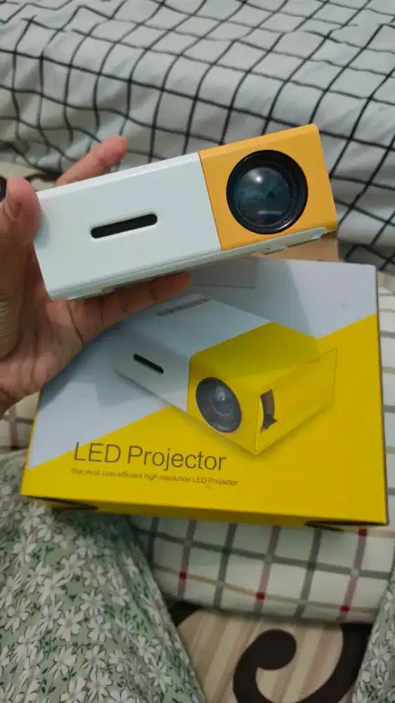 Proyektor mini berfungsi