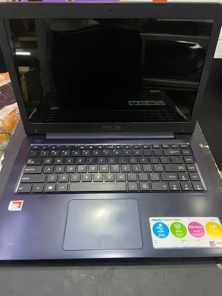 Asus E402B amd a4