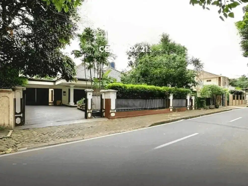 TURUN HARGA Rumah Dgn Tanah Luas, Strategis Di  Jakarta  Pusat