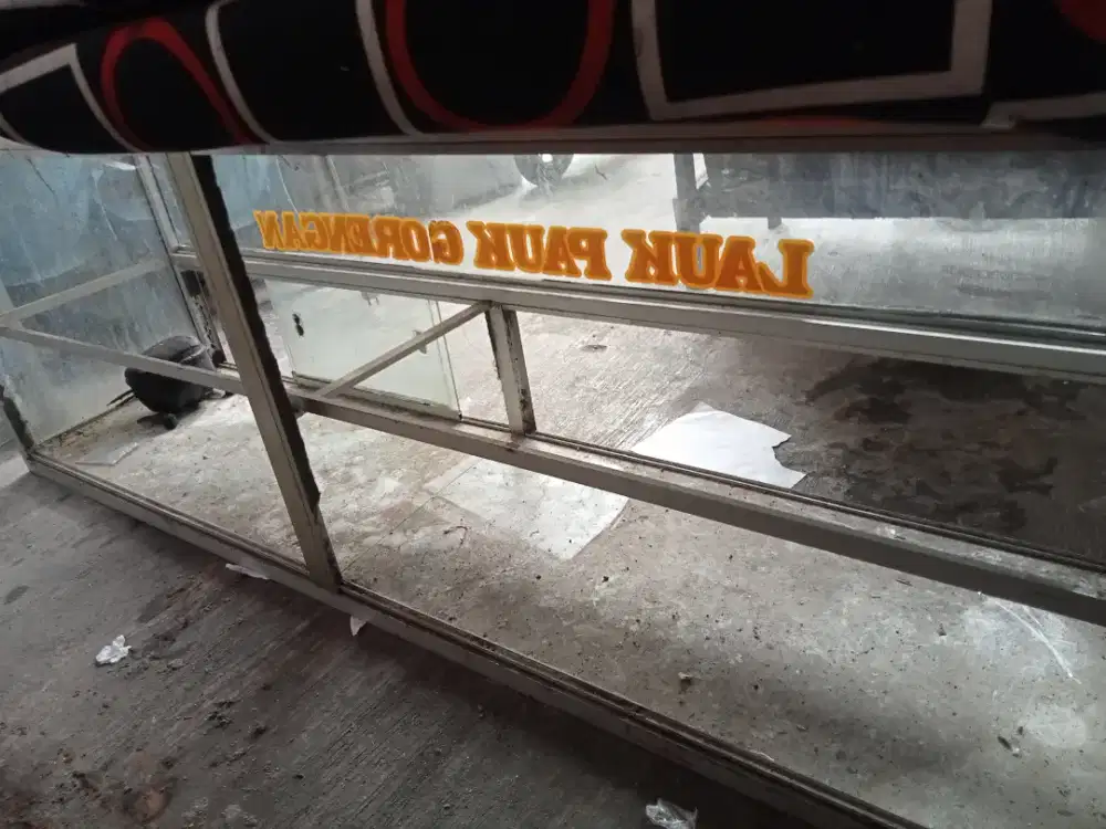 Etalase utk jualan nasi uduk atw warteg