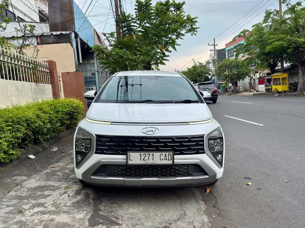 Hyundai Stargazer Prime 1.5 IVT Captain Seat 2022 Km80rb Putih
