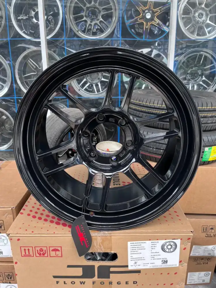 Enkei rpt1 ring 18x9 pcd 6x139,7 et 0 fortuner pajero