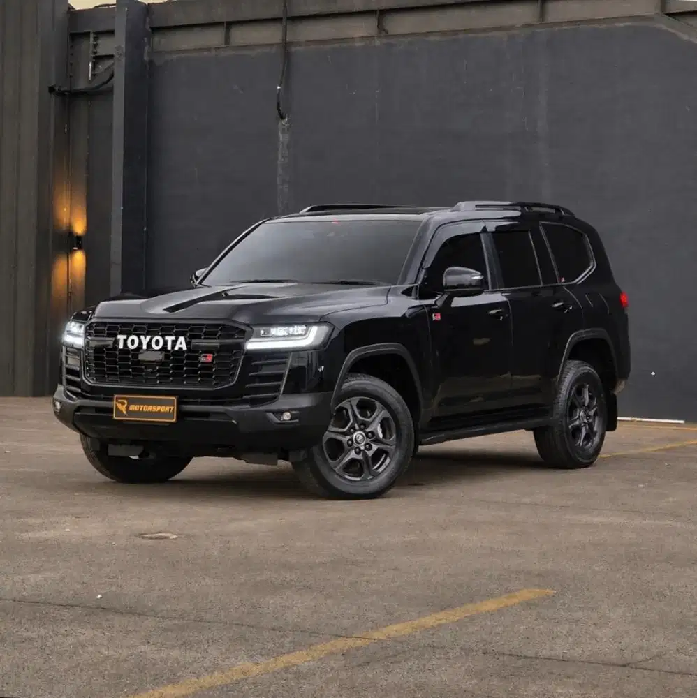 Toyota Landcruiser 2024 low km LC300 GR VXR LC
