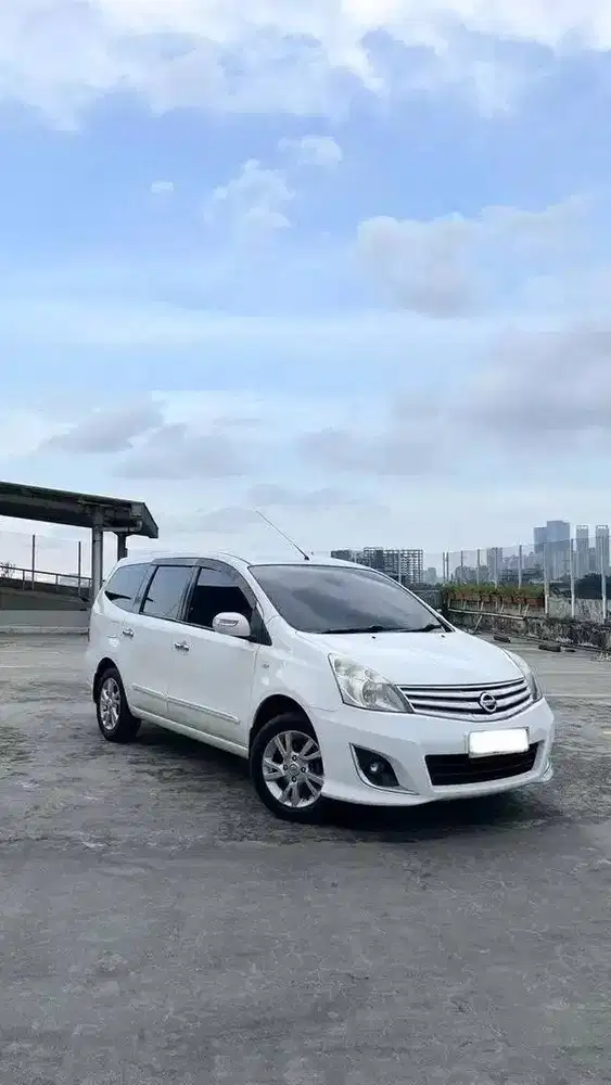 nissan grand livina (2013)