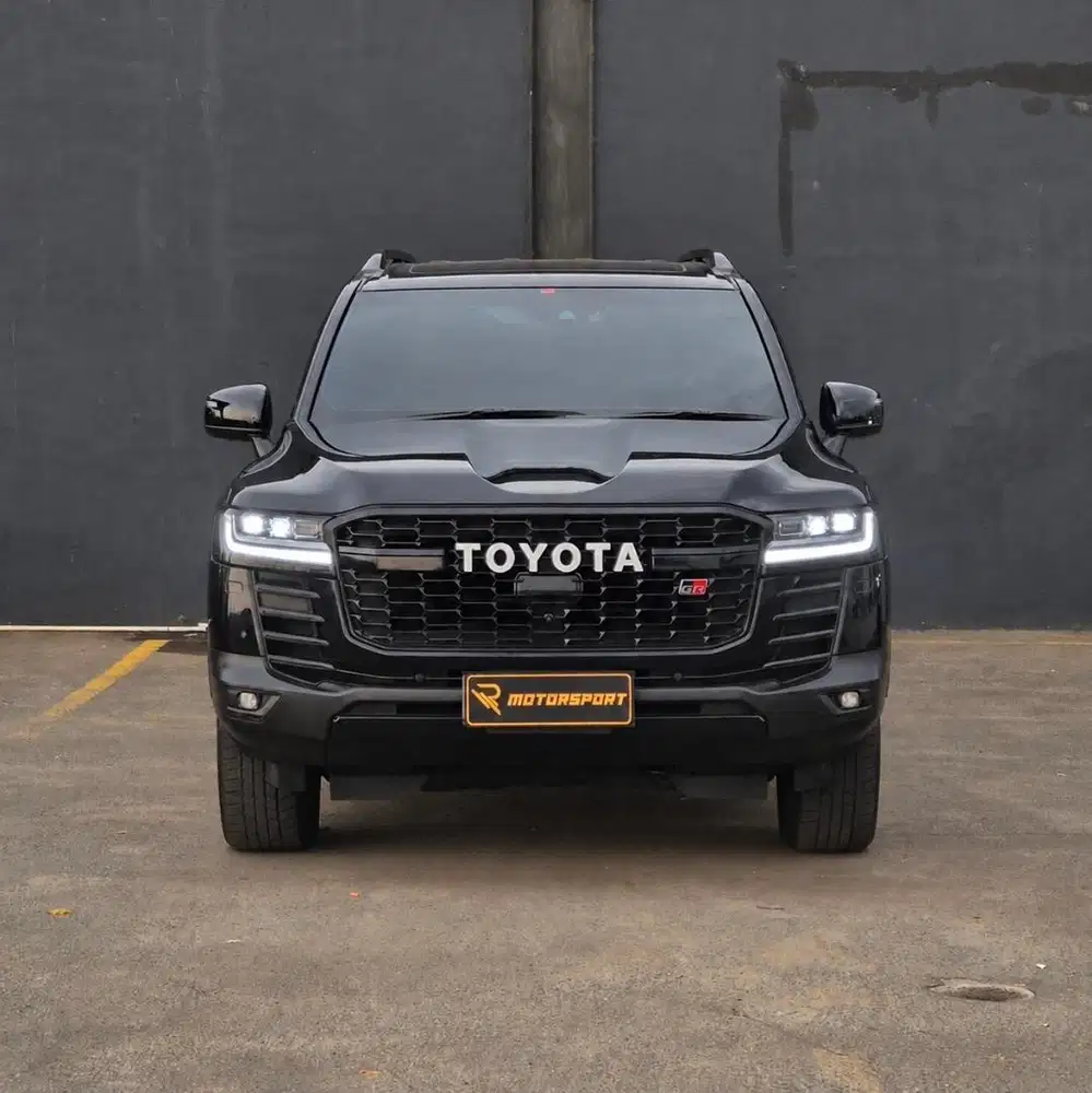 Toyota Landcruiser 2024 low km LC300 GR VXR LC