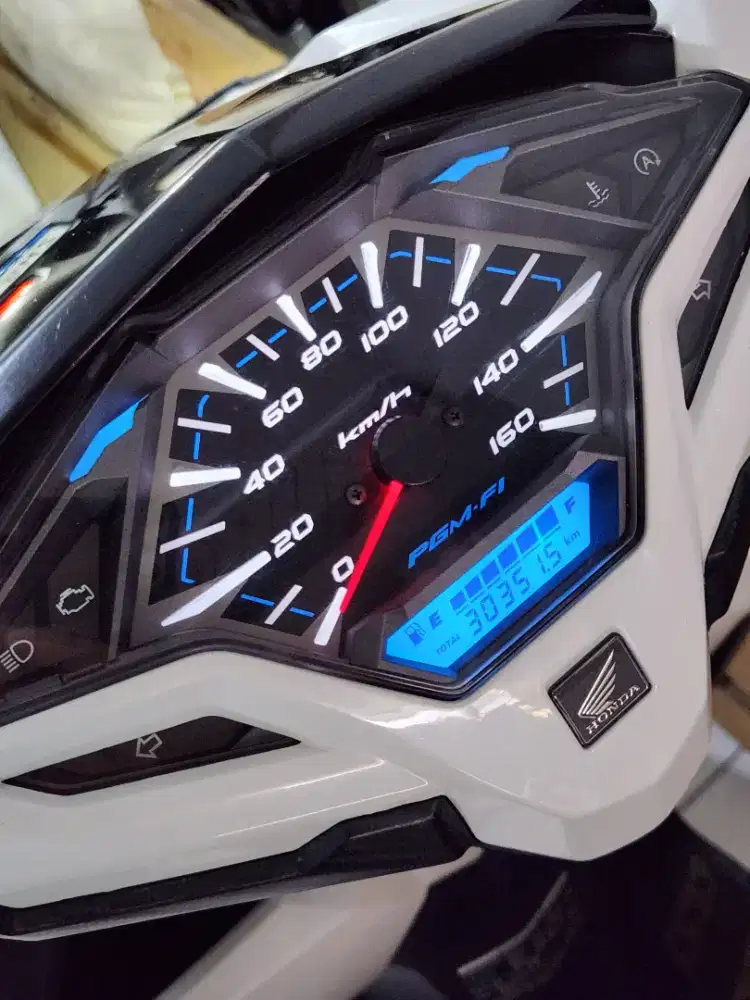 Motor Honda Vario 150 Putih KM 30.000 Asli Tahun 2016 Tangan Pertama