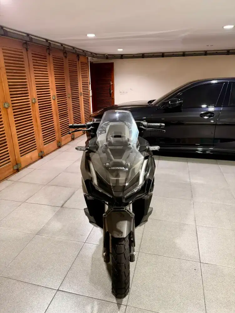 Dijual ADV 150 masih baru dealer