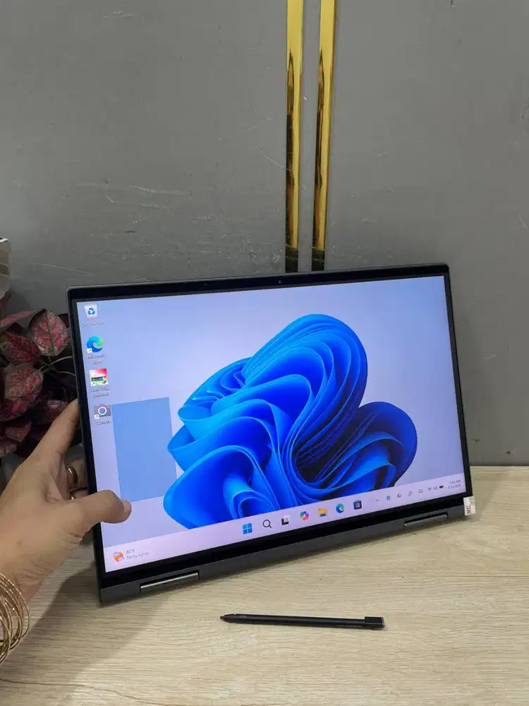 LAPTOP LENOVO X1 YOGA I7 GEN11 16/256 LAYAR 14 INCH TOUCHSCREEN *ET