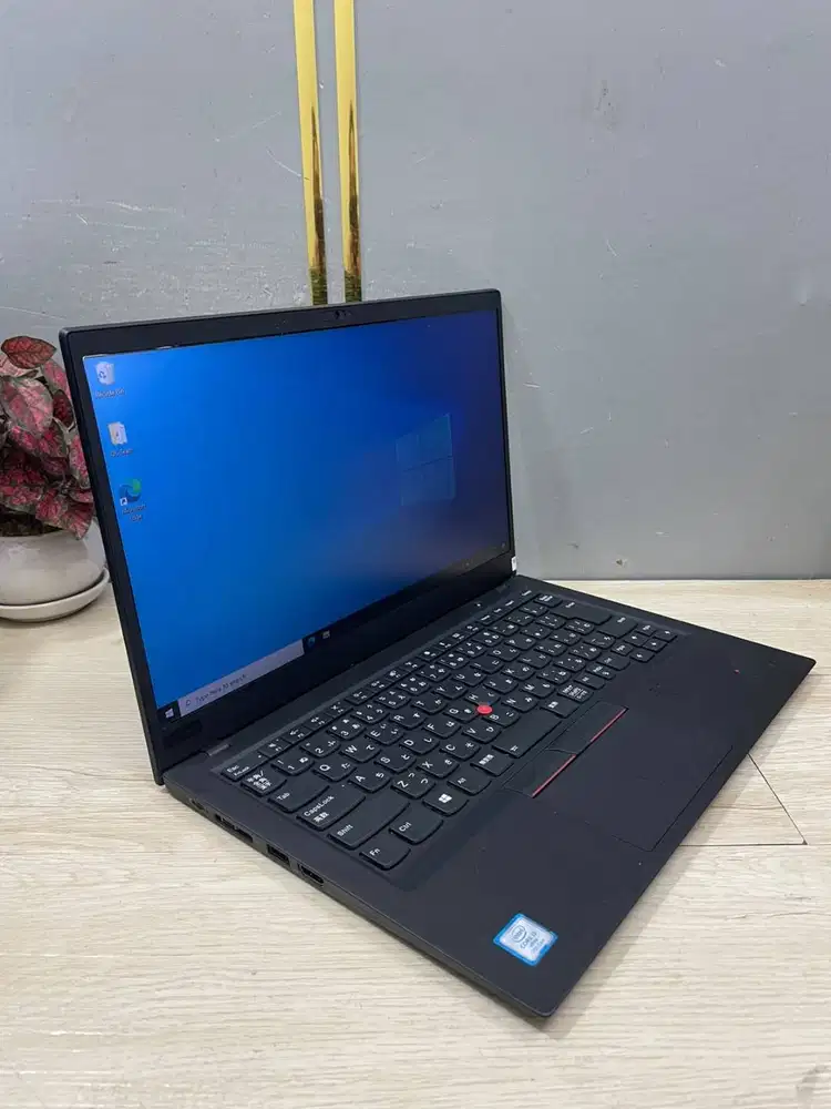 LAPTOP LENOVO X1 CARBON I7 GEN7 16/256 LAYAR 14 INCH *ET