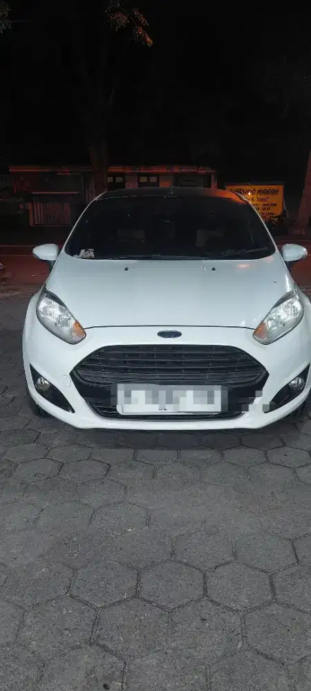 Ford Fiesta Matic Putih Istimewa Terawat