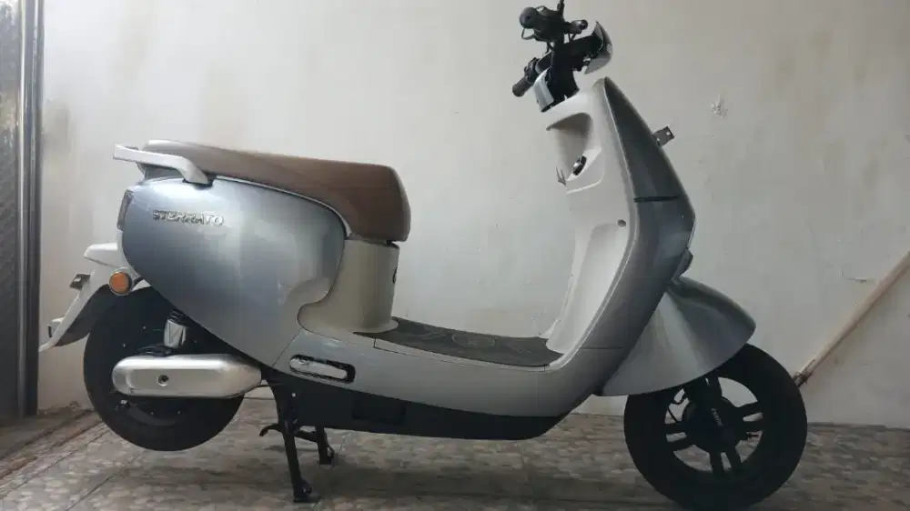 Sepeda motor listrik exotic