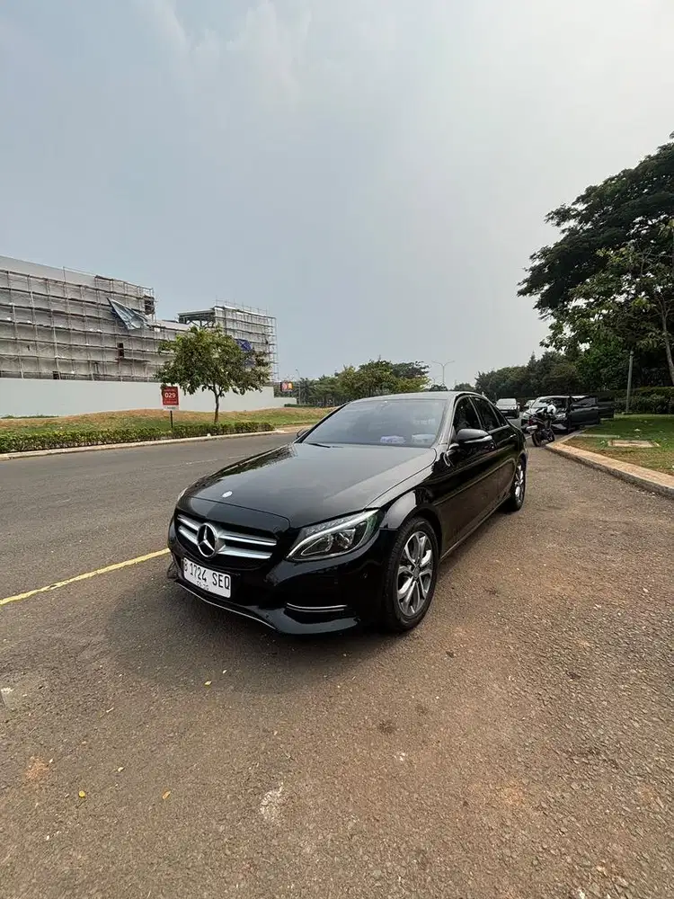 Mercedes-Benz C200 W205 2015 AT - Hitam, Terawat, Siap Pakai