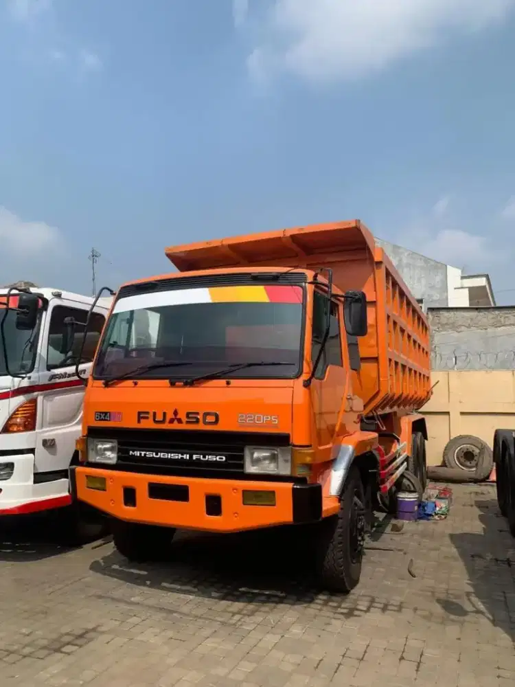 Dump truk Mitsubishi Fuso 220 ps