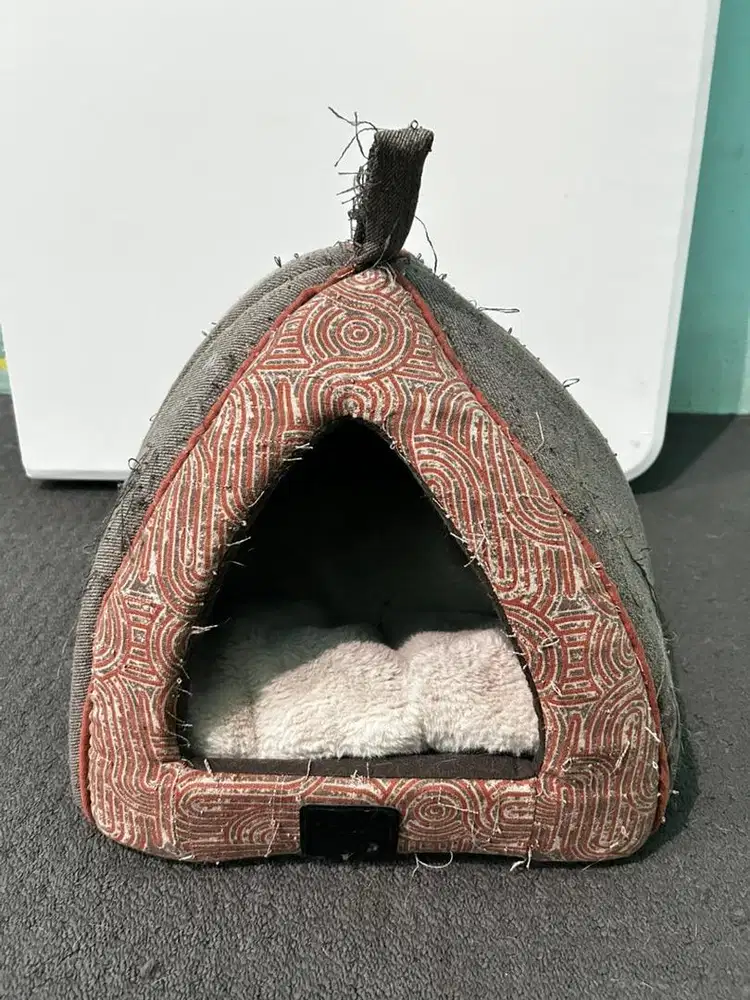 Tempat tidur rumah kucing bekas