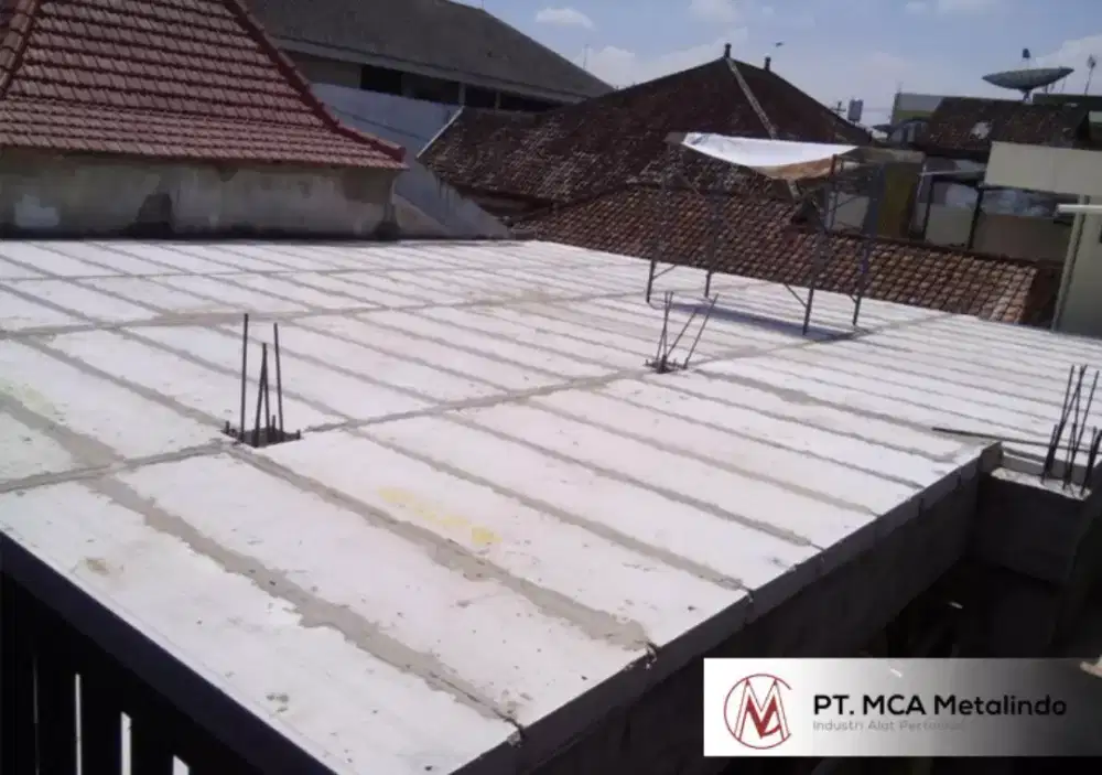 Pemasangan dak panel lantai atas