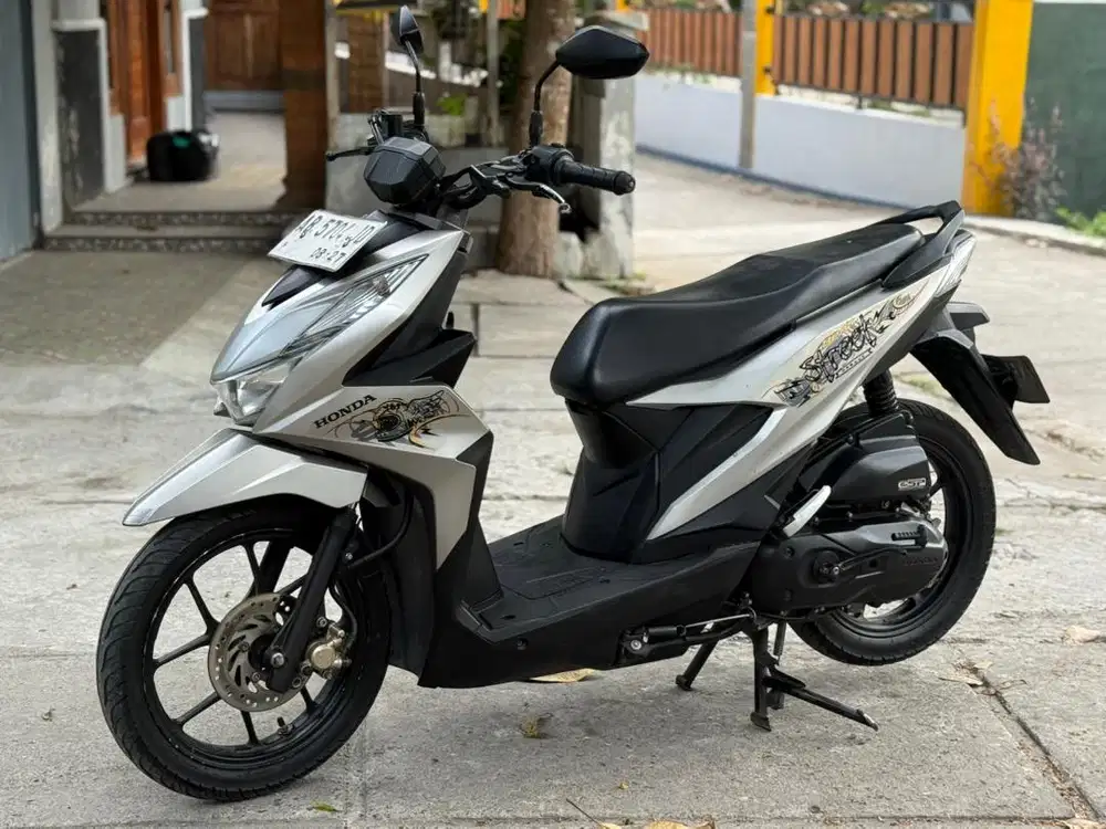 Honda beat streat 2022 ab km rendah