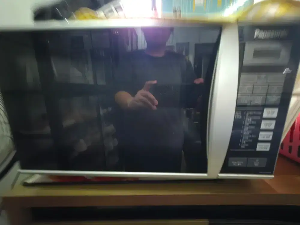 Dijual Microwave merk Panasonic kondisi masih sangat bagus