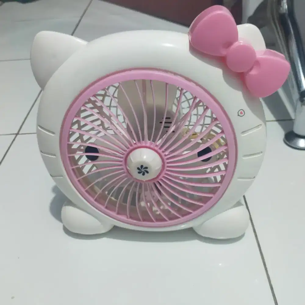 Kipas karakter Hello Kitty