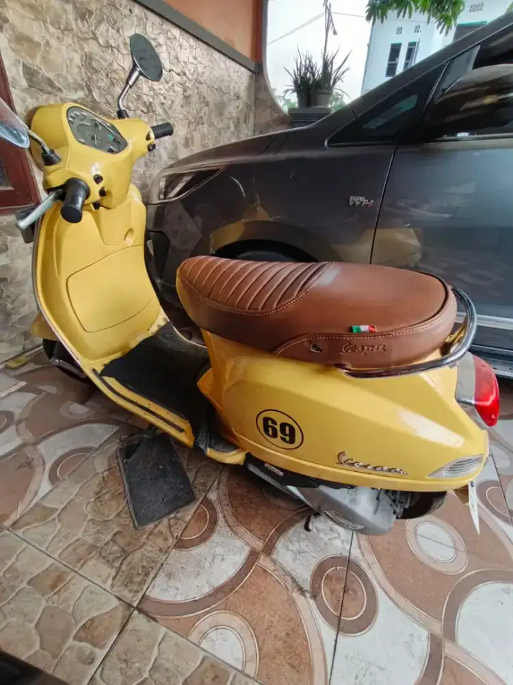 Di jual vespa LX IGET 125 .. Rp 27.000 000