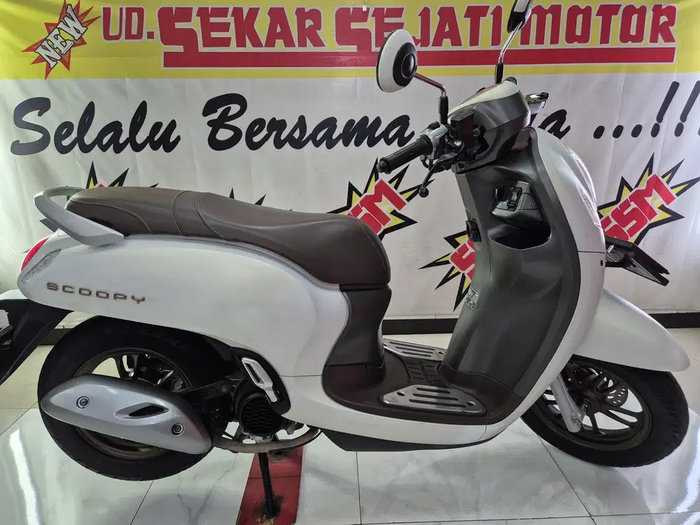 Scoopy Prestige Putih Super Ready