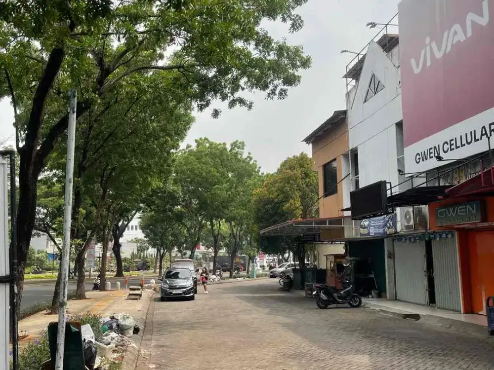DIJUAL RUKO STRATEGIS – BOULEVARD GRAHA RAYA

Kesempatan memiliki ruko di lokasi strategis Boulevard Graha Raya!
Lokasi: Boulevard Graha Raya            Luas Tanah: 5 × 20 m (100 m²)
 Luas Bangunan: ±200 m²
Cocok untuk usaha, kantor, showroom maupun inves