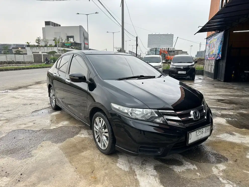 Honda City E matic 2013 AT sedan hitam citi jazz mobil rs freed corola