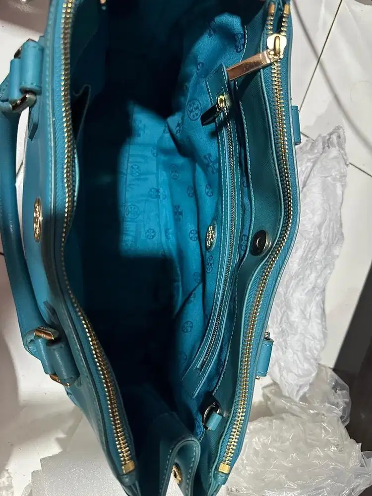 Tas branded merk Tory Burch