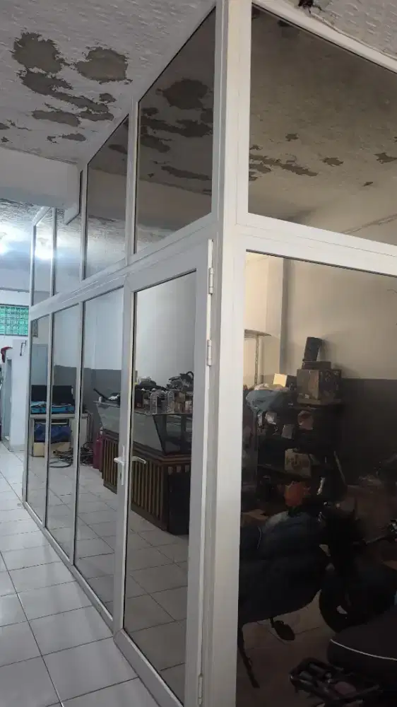 UPVC sekat ruangan bekas