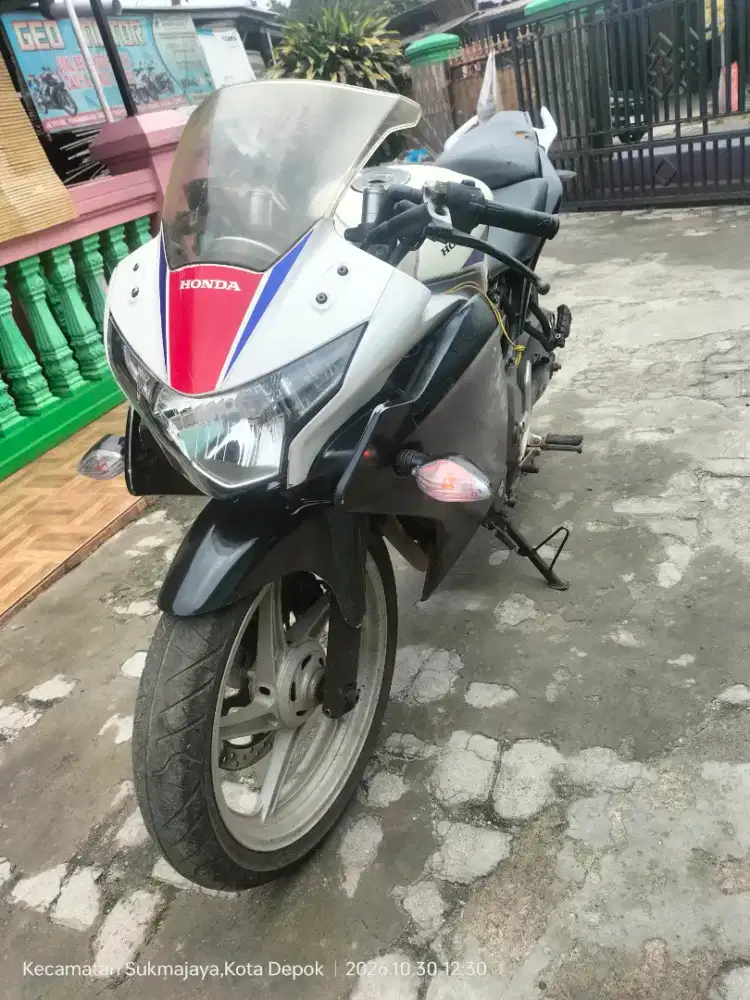 Honda CBR 250 th 2013. Pajak. Jakarta. Surat komplit