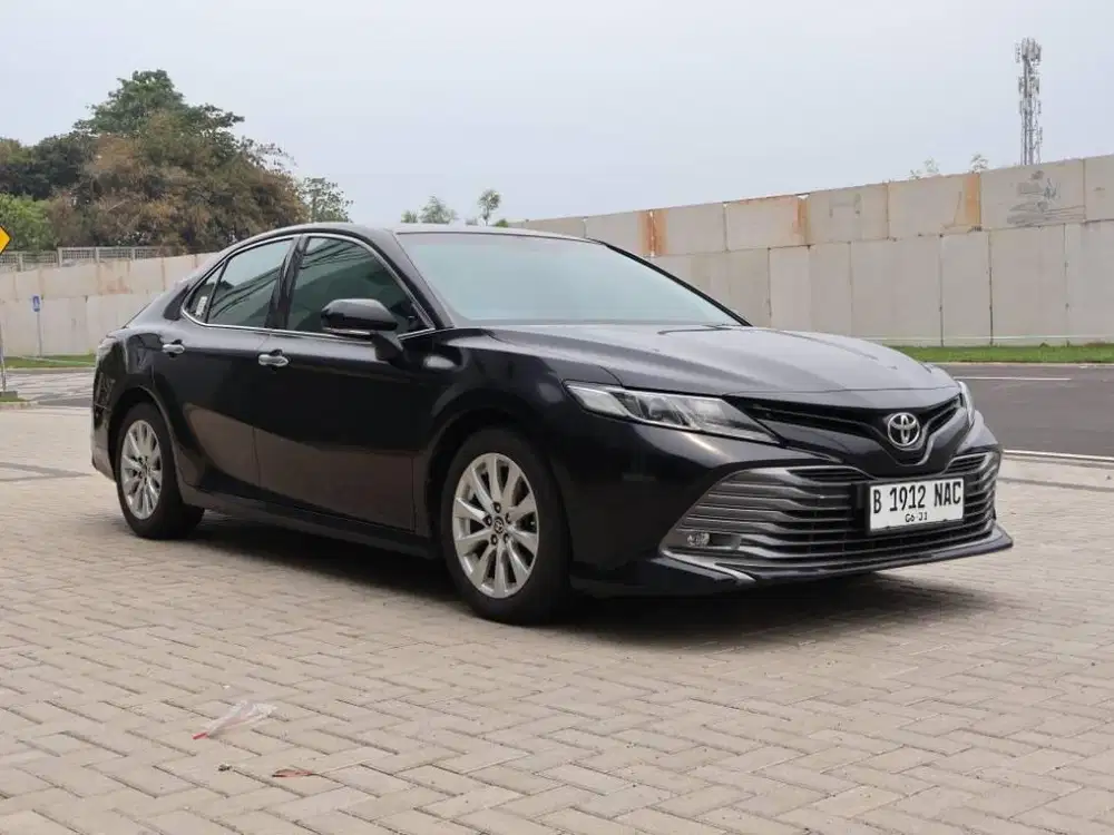 CAMRY V AT 2021 HITAM