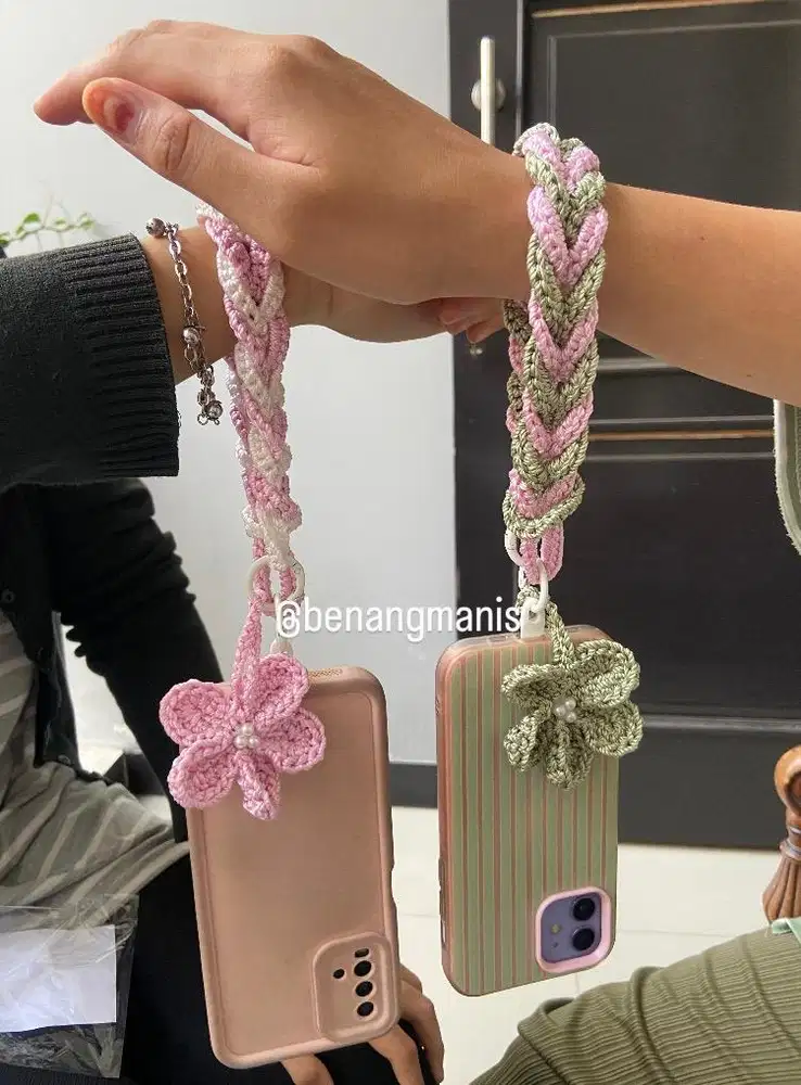 Souvernir gift crochet bag charm strap phone flower | Gantungan tas hp