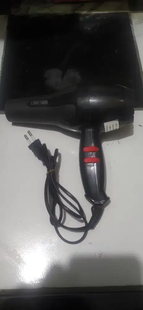 Pengering rambut Lentiven 800 watt