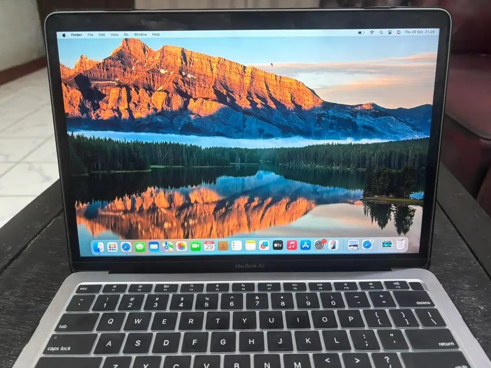 MacBook Air 2020 13 Inch Intel Core i7 RAM 16GB SSD 256GB