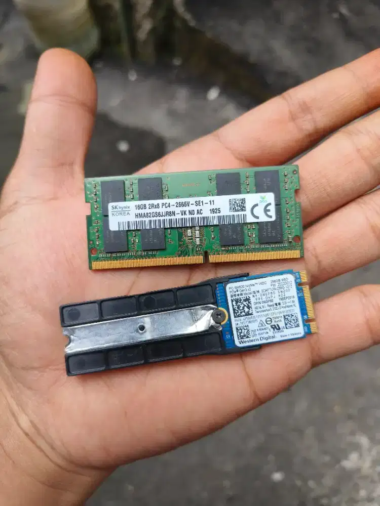 RAM 16GB DDR4 SSD 256GB NORMAL