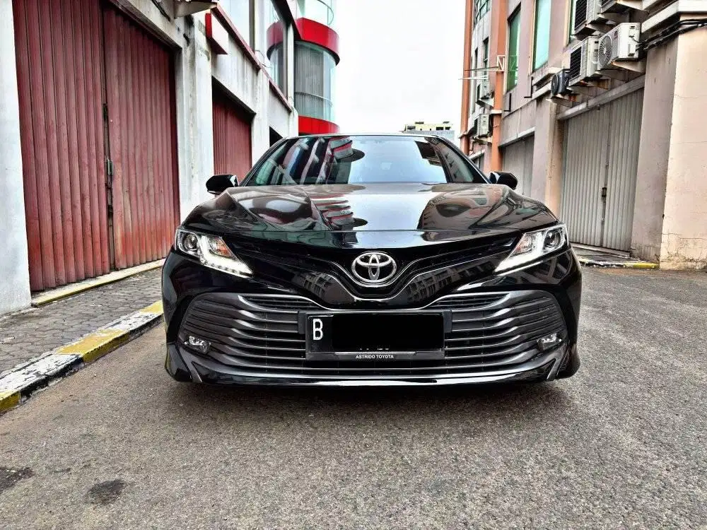 Toyota Camry V 2.5 AT 2021