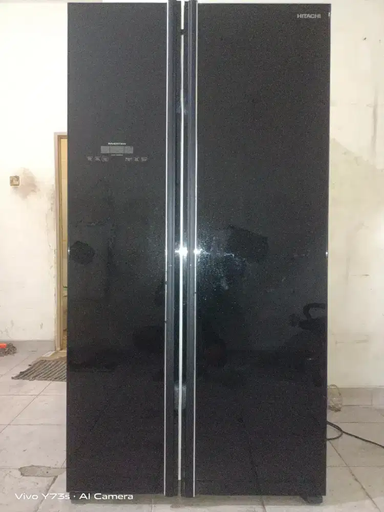 Di jual second kulkas mewah side by side merk HITACHI