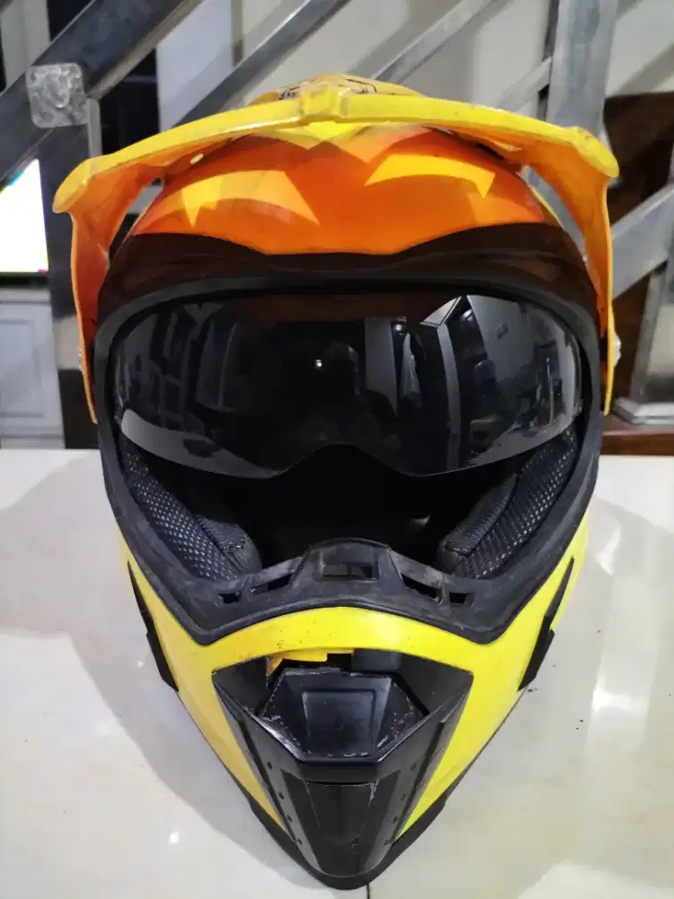 Helm Snail Supermoto