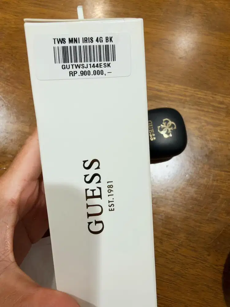 TWS Guess Warna Hitam
