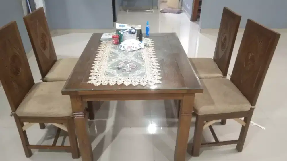 Meja makan kayu jati